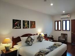 Heeren Straits Hotel