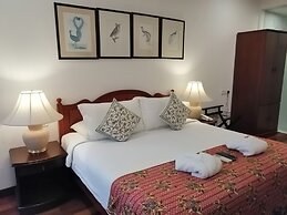 Heeren Straits Hotel