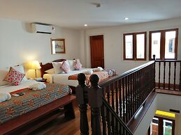 Heeren Straits Hotel