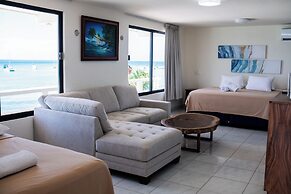 Chichis and Charlies Beachfront