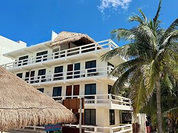 Chichis and Charlies Beachfront