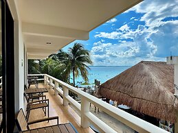 Chichis and Charlies Beachfront