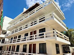 Chichis and Charlies Beachfront