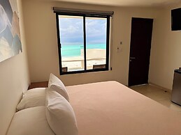 Chichis and Charlies Beachfront