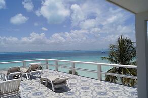 Chichis and Charlies Beachfront