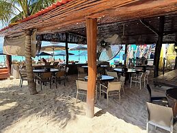 Chichis and Charlies Beachfront