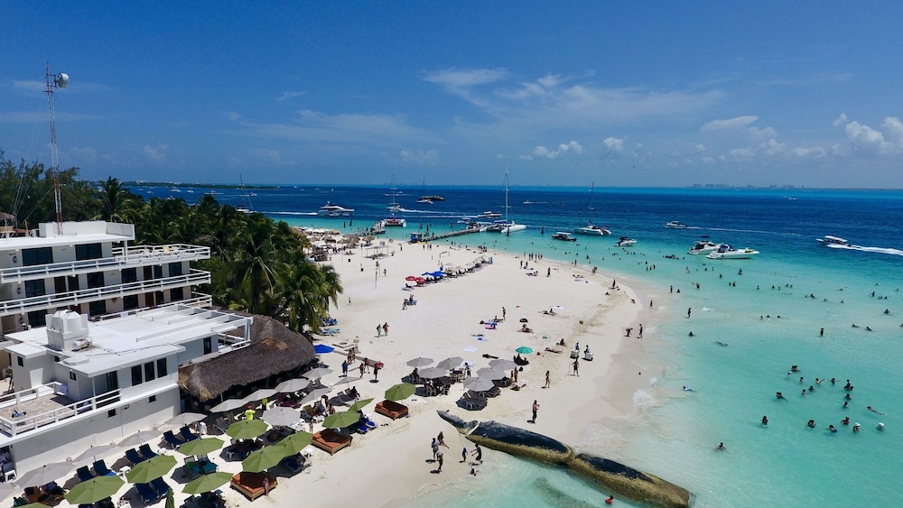 Chichis and Charlies Beachfront