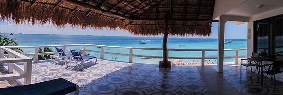 Chichis and Charlies Beachfront