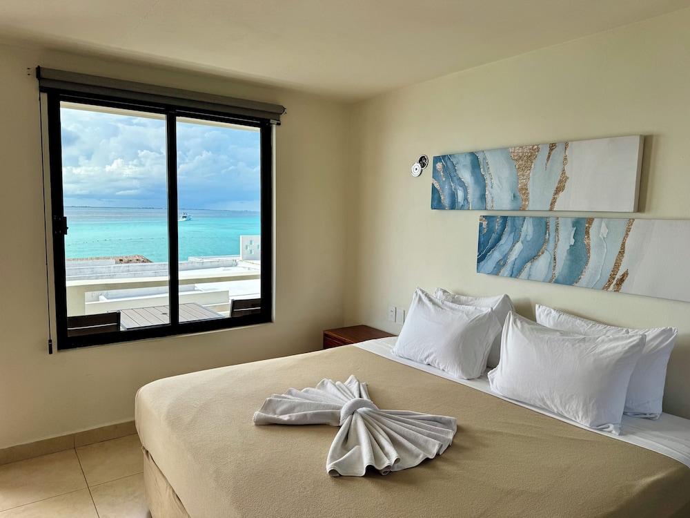 Chichis and Charlies Beachfront