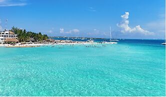 Chichis and Charlies Beachfront