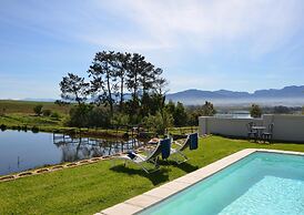 Under Oaks Guesthouse