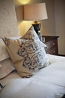 Under Oaks Guesthouse