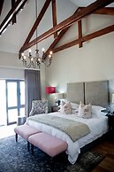 Under Oaks Guesthouse
