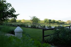 Under Oaks Guesthouse