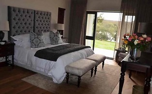 Under Oaks Guesthouse