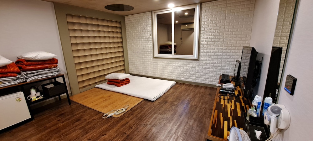 Yangsan Show Hotel
