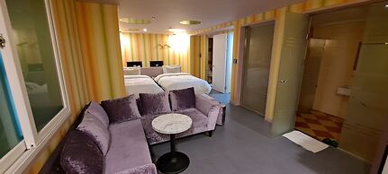 Yangsan Show Hotel