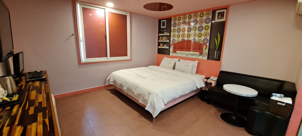 Yangsan Show Hotel
