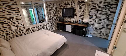 Yangsan Show Hotel
