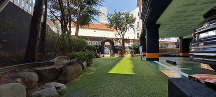 Yangsan Show Hotel