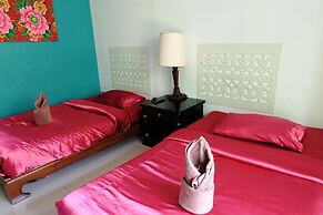 Baanrak Amphawa Homestay