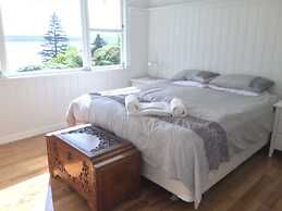 Lakeview Holiday Home