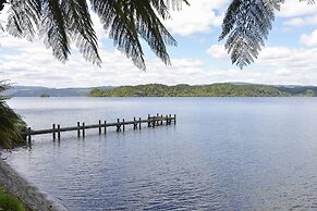 Lakefront Holiday Home