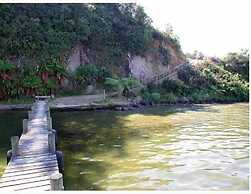 Lakefront Holiday Home
