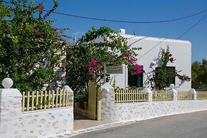 Leonardos Apartments