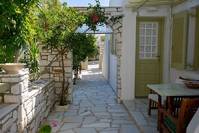 Leonardos Apartments