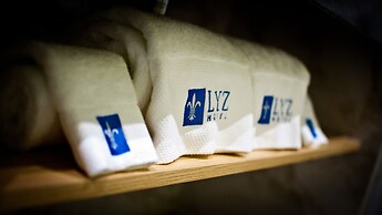 LYZ Business Hotel