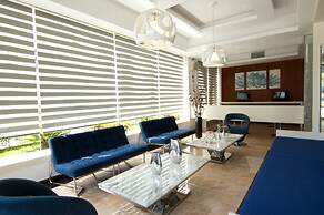 LYZ Business Hotel