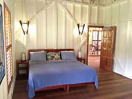 Bluff Beach Retreat