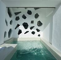 Kaleidoscope Cave Houses Oia