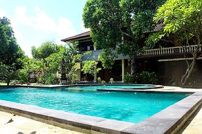 Budhi Beach Inn