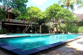 Budhi Beach Inn