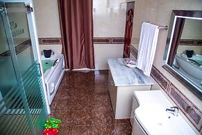 Lantana Hotel