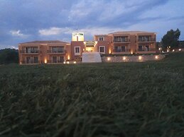 Finiki Plaza