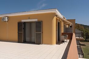 Finiki Plaza