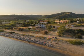 Finiki Plaza