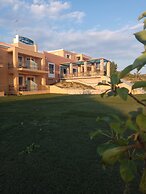 Finiki Plaza