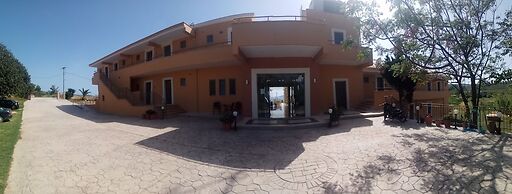 Finiki Plaza