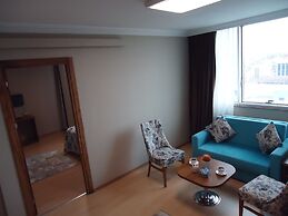 Golden Lounge Hotel