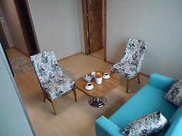 Golden Lounge Hotel