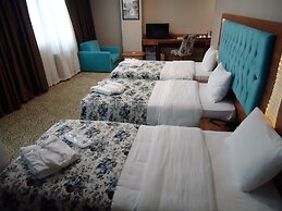 Golden Lounge Hotel