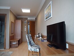 Golden Lounge Hotel