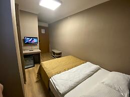 Golden Lounge Hotel