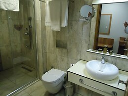 Golden Lounge Hotel