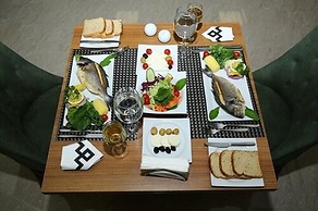 Golden Lounge Hotel