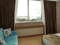 Golden Lounge Hotel